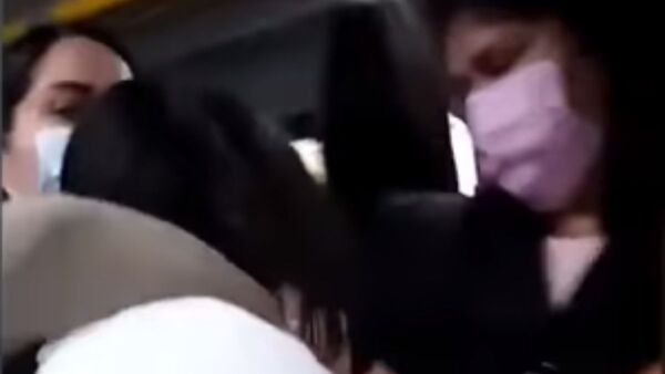 Pasajeras molieron a golpes a una descuidista en un micro