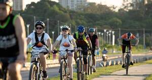 La Nación / Mujeres realizan recorrido en bicicleta por una ciudad más inclusiva