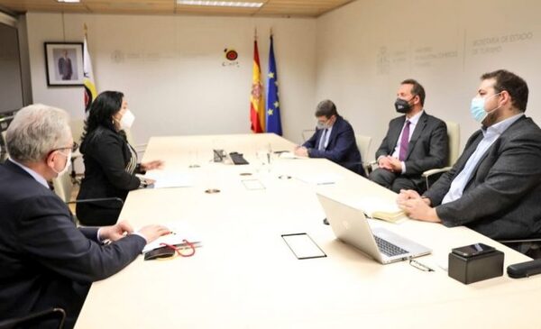 Senatur presenta campaña internacional