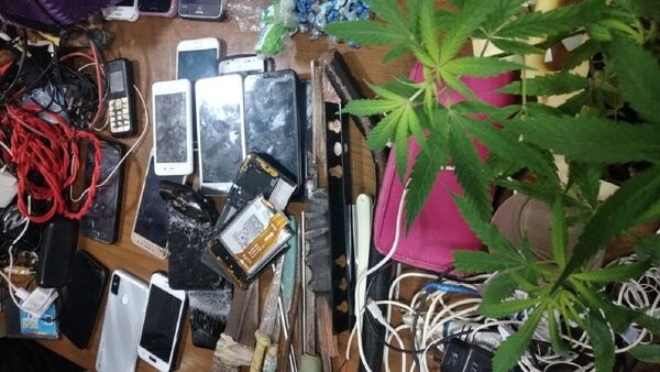Cocaína, celulares y plantines de marihuana en pabellón de mujeres