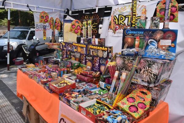 Sólo comercios habilitados podrán comercializar juegos pirotécnicos en el mercado 4, anunció Director