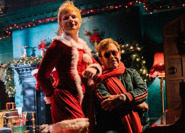 Ed Sheeran anunció la salida de su tema navideño junto a Elton John recreando una famosa escena
