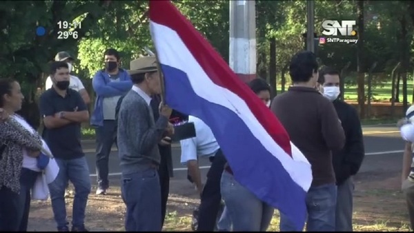 Gobernación de Central: Manifestantes piden renuncia de Hugo Javier - SNT