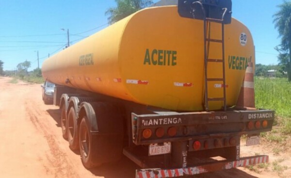 Hurtan tanque cargado con aceite vegetal y luego lo abandonan vacío