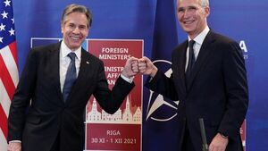 OTAN advierte a Rusia sobre eventual agresión a Ucrania
