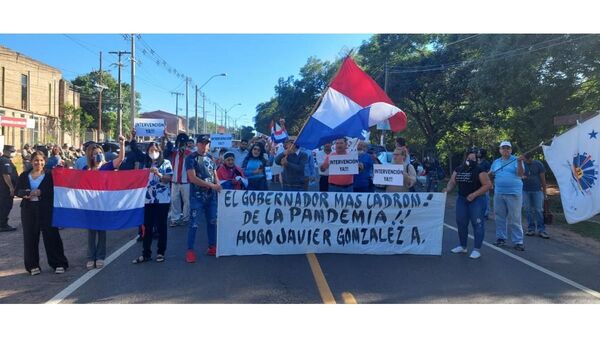 Manifestantes repudian a Hugo Javier y piden su renuncia
