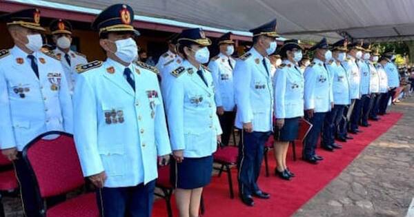 La Nación / Mientras la Policía celebra el retiro, en la Caminera esquivan