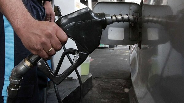 Estiman posible baja de precios de combustibles | Noticias Paraguay