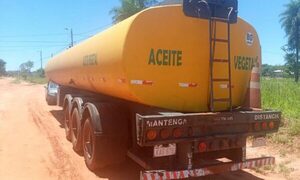 Hurtan semirremolque cargado de 31.000 litros de aceite vegetal E
