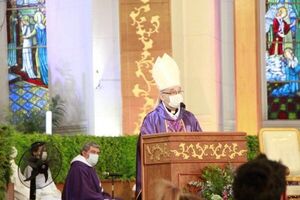 Obispo hace autocrítica de la Iglesia y habla de "clericalistas" que usan el poder