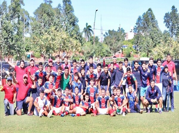 El Ciclón festejó en la Sub 16 - APF