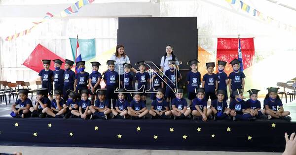 La Nación / Emotiva graduación de los primeros niños del Programa Hippy Paraguay y Arambé