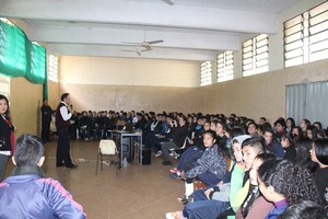 Dictan charla a estudiantes sobre microtráfico, delitos informáticos y abusos sexuales - Noticde.com