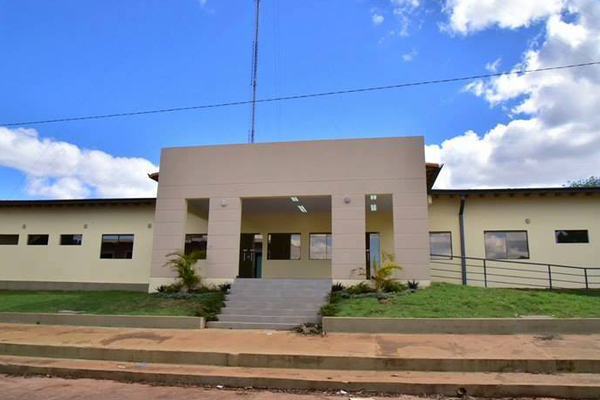 Gobernador busca agilizar habilitación de hospital de Pdte. Franco - Noticde.com