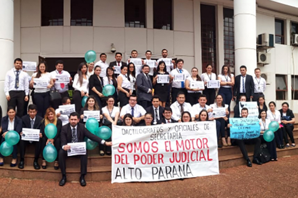 Funcionarios judiciales reclaman mejora salarial - Noticde.com