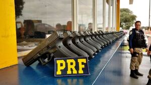 Triple Frontera: Requisan arsenal oculto en un automóvil - Noticde.com