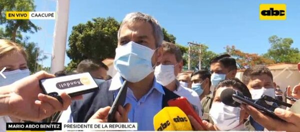 Abdo se jacta de entrega de títulos de tierras y pasa la crítica de la CEP al Poder Judicial  - Nacionales - ABC Color