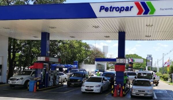 Gobierno anuncia reducción del precio de combustible desde el 10 de diciembre