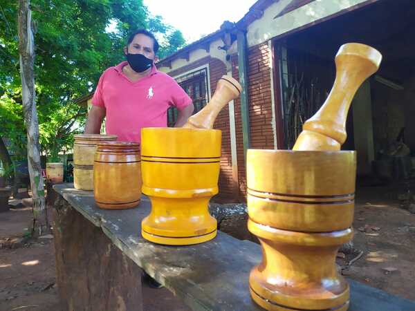 Artesano presenta sus trabajos y pide apoyo de la ciudadanía