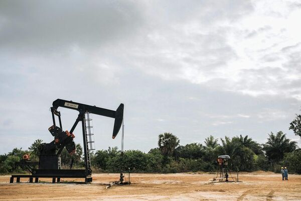 Precios del petróleo suben con fuerza - Mundo - ABC Color