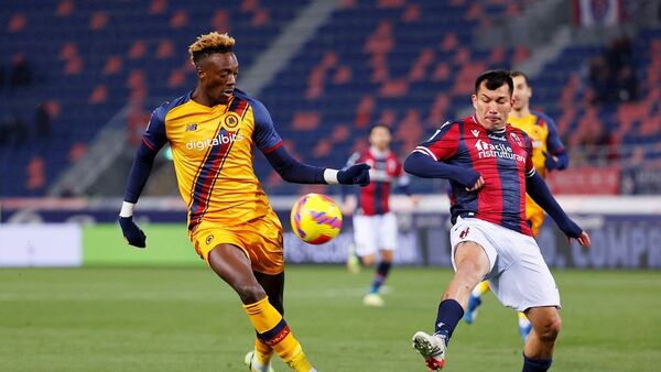 Roma de Mourinho naufraga en Bolonia