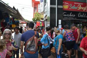 Policía Nacional refuerza control en la zona del microcentro de CDE - Noticde.com
