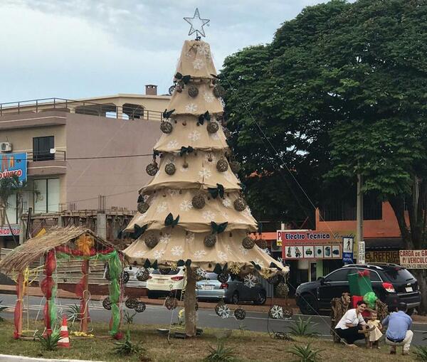 Adornan la avenida Perú con motivos navideños - Noticde.com