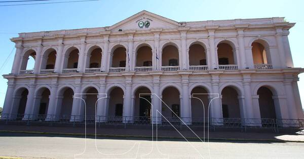 La Nación / A casi un año del incendio del Cabildo, hoy iniciaron las obras de restauración