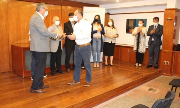 UNE otorga reconocimiento a participantes de las XXVIII JJI de AUGM