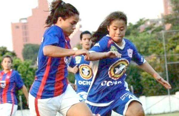 Crónica / Nabila Perruchino. SOÑABA CON LUCHAR Y TERMINÓ CHUTANDO