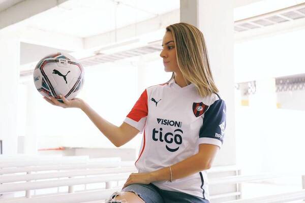 Crónica / BEBECITA DEL CICLÓN. “Yo nací cerrista y desde bebé ya iba a la cancha con mi papá”