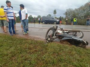 Motociclista muere atropellado por un automóvil - Noticde.com
