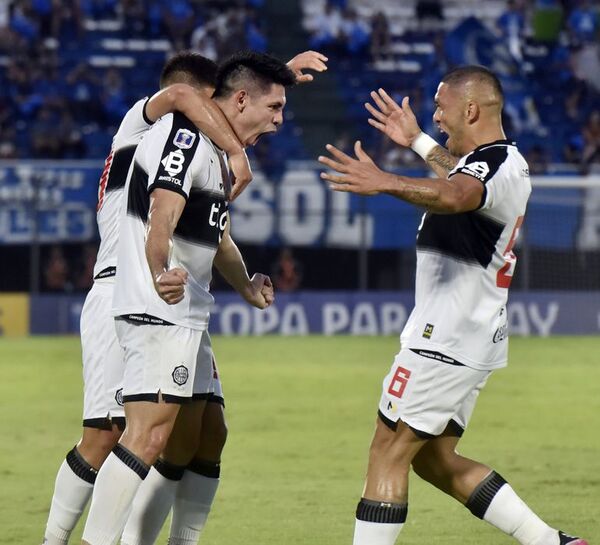 Olimpia baila con la corona - Fútbol - ABC Color