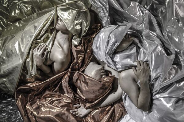 Un viaje sensorial y emocional “A través” de los cuerpos - Cultura - ABC Color