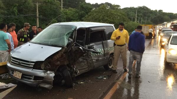 Conductor de una furgoneta muere en choque contra camión de Prosegur - Noticde.com