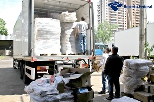 Cae en Brasil camión frigorífico con mercaderías compradas en Ciudad del Este - Noticde.com