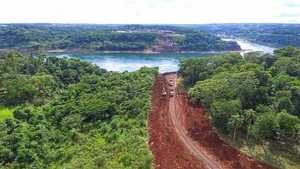 Mas maquinas se suman a zona de obras del segundo puente - Noticde.com