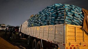 Caen toneladas de comida para perros de contrabando en Vista Alegre | Noticias Paraguay