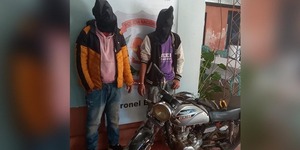 POLICÍAS ATRAPAN A MOTOCHORROS IN FRAGANTI EN CNEL. BOGADO - Itapúa Noticias