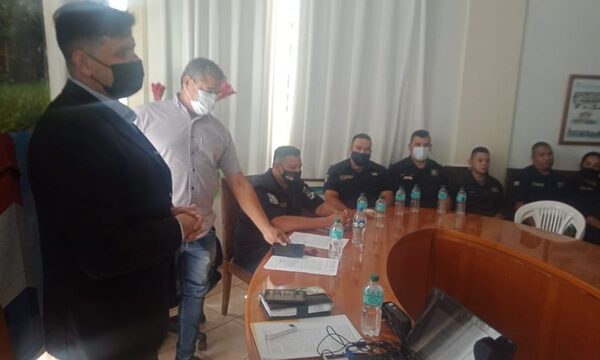 Capacitan a agentes de tránsito