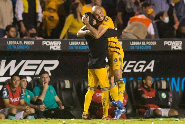 El paraguayo Carlos González comanda remontada de Tigres en las semifinales - Fútbol Internacional - ABC Color