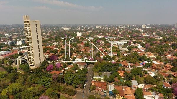 Hacienda y AFD dialogan sobre economía del 2022