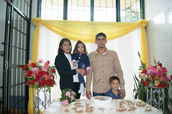 12 parejas contrajeron nupcias mediante servicios gratuitos ofrecidos por la UNE - Noticde.com