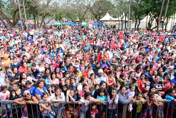 Niños y niñas de Ciudad del Este tuvieron una gran fiesta en el parque Alejo García - Noticde.com