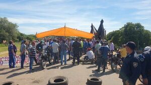 Pobladores de Horqueta y Arroyito exigen mejor obra asfáltica