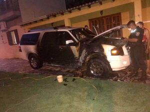 Incendian camioneta y propietario acusa a su concuñado - ABC en el Este - ABC Color