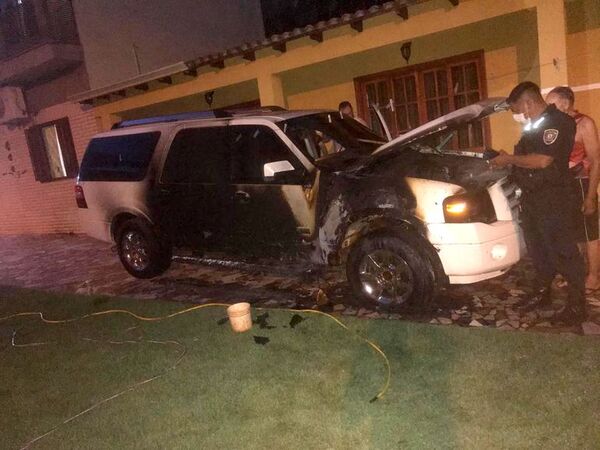 Incendian camioneta y propietario acusa a su concuñado - ABC en el Este - ABC Color