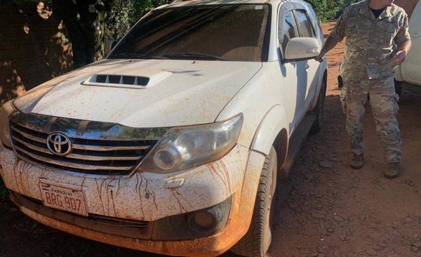Diario HOY | Acosados por controles abandonan narco camioneta en Amambay