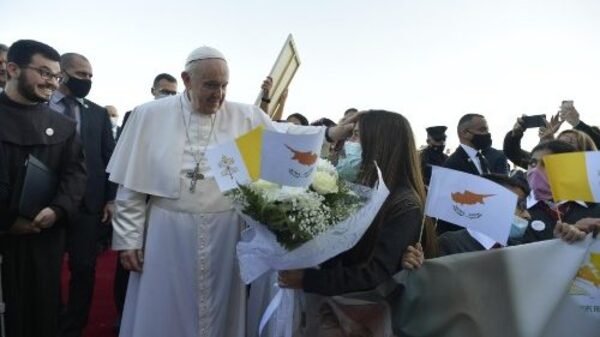 Francisco llegó a Chipre para iniciar una visita centrada en migrantes y refugiados - .::Agencia IP::.