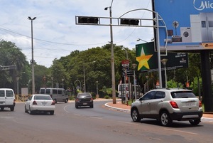 Comuna alega que “jugada política” de concejales retrasa reparación de semáforos - Noticde.com